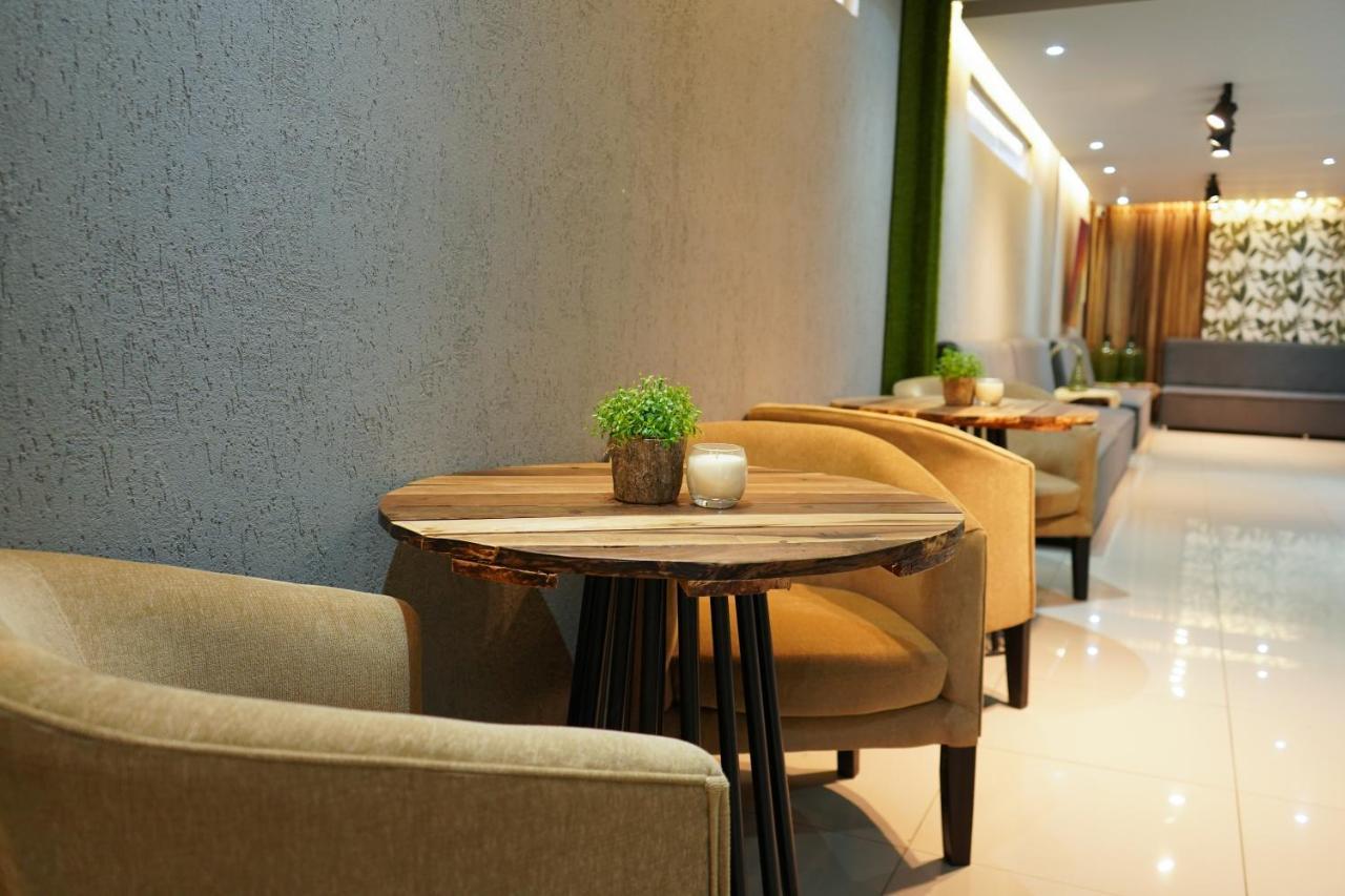 Hotel City Posadas Bagian luar foto